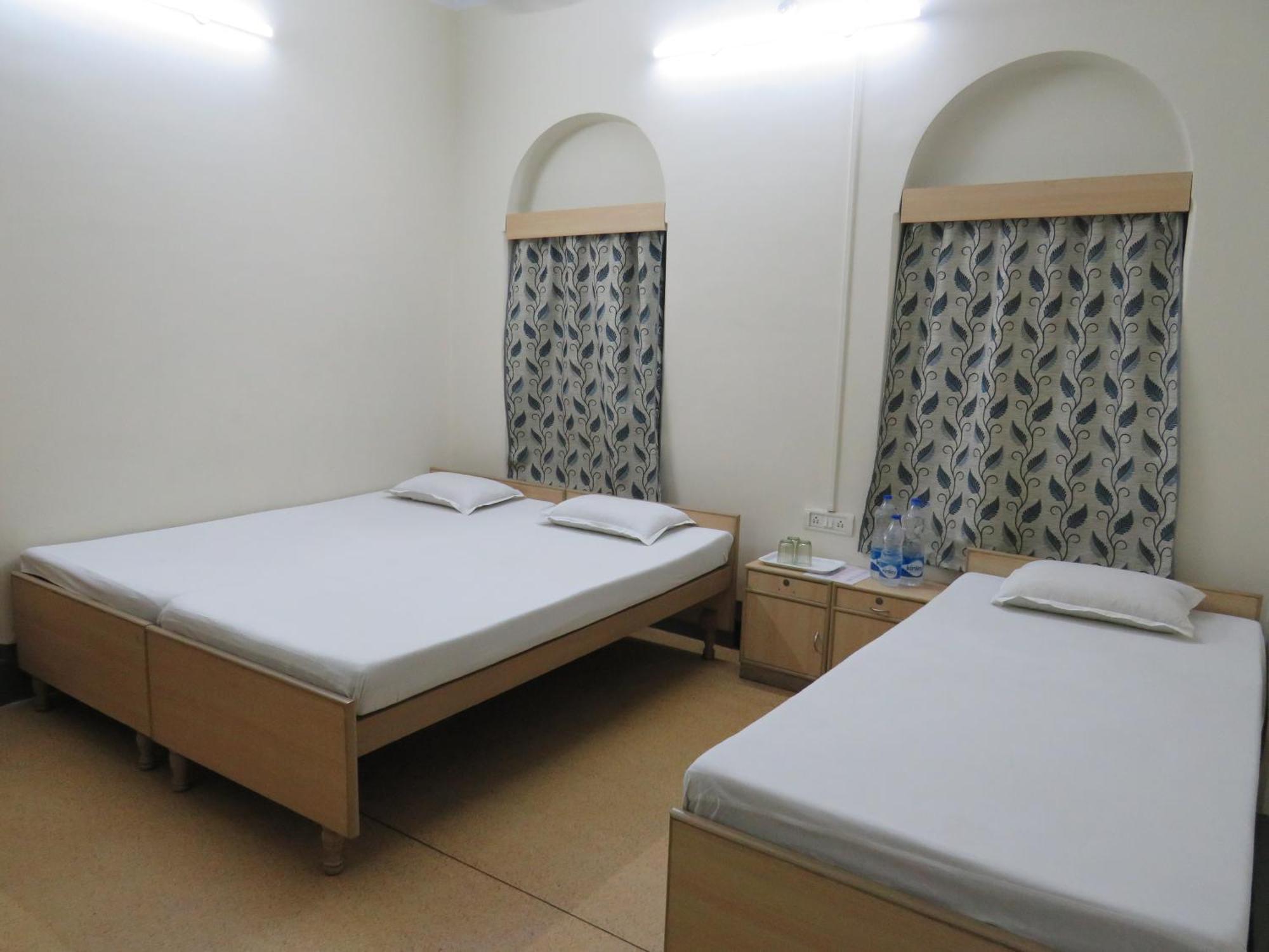 Shaw Guest House โกลกาตา ภายนอก รูปภาพ