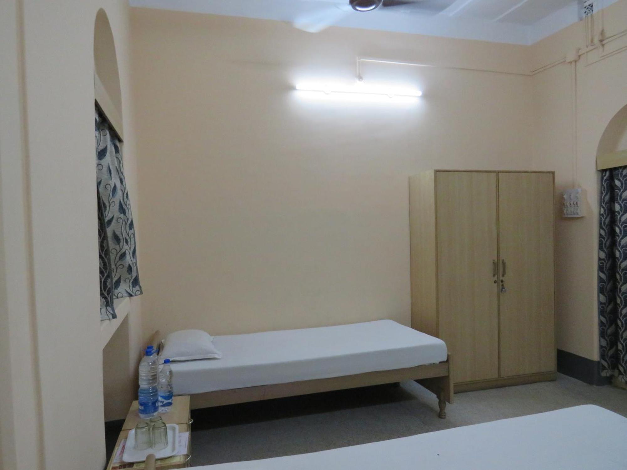 Shaw Guest House โกลกาตา ภายนอก รูปภาพ