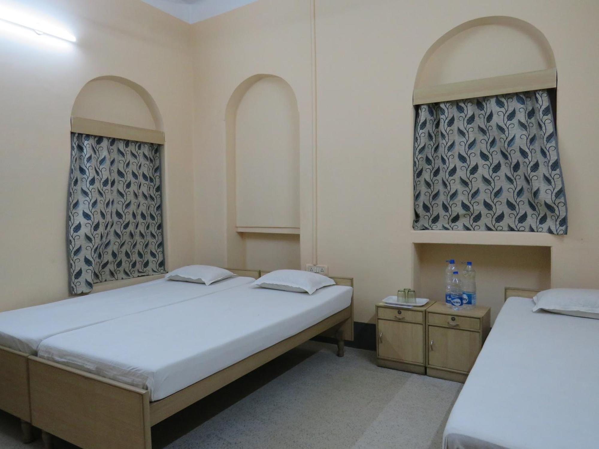 Shaw Guest House โกลกาตา ภายนอก รูปภาพ