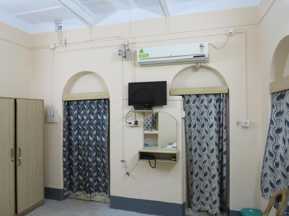 Shaw Guest House โกลกาตา ภายนอก รูปภาพ