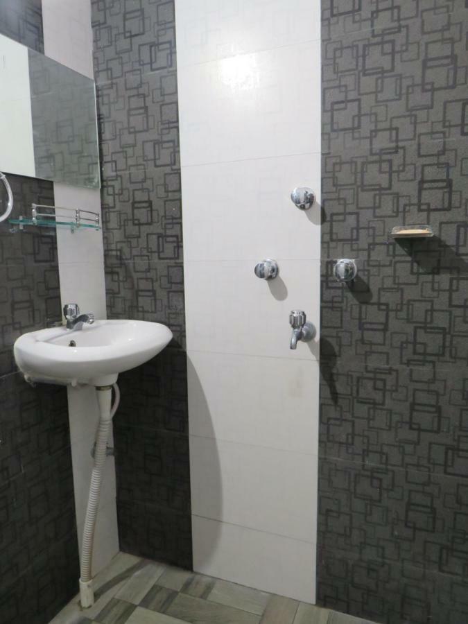 Shaw Guest House โกลกาตา ภายนอก รูปภาพ